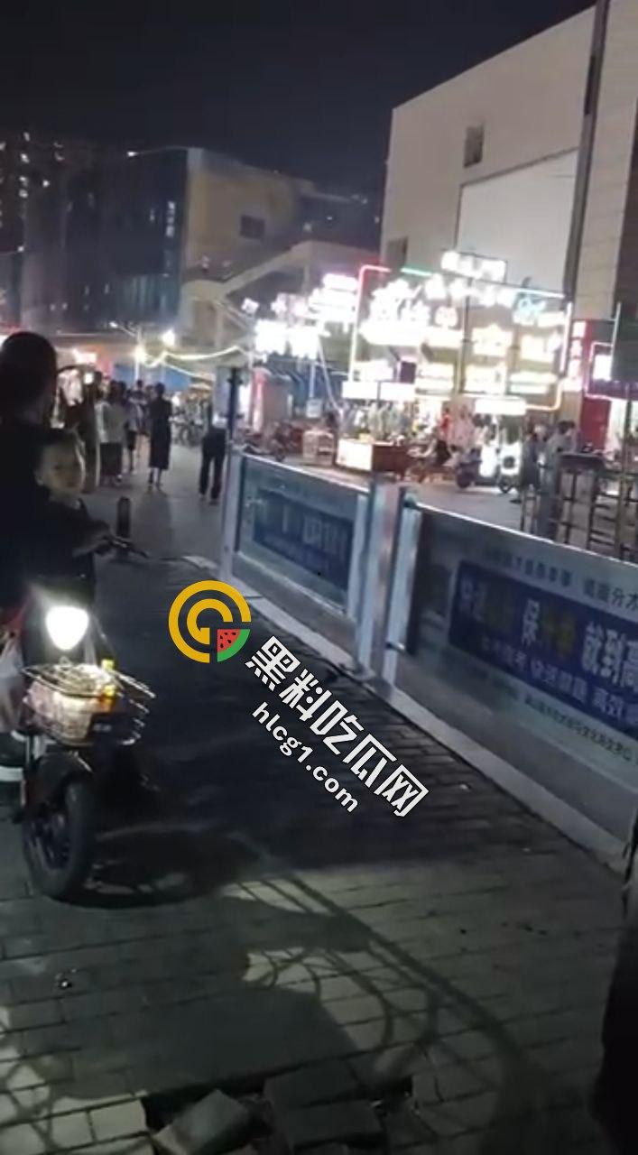 山东济宁梁山县 一男子喝醉酒砍了两个小孩和一名宝妈 现场被路人大哥暴揍-4