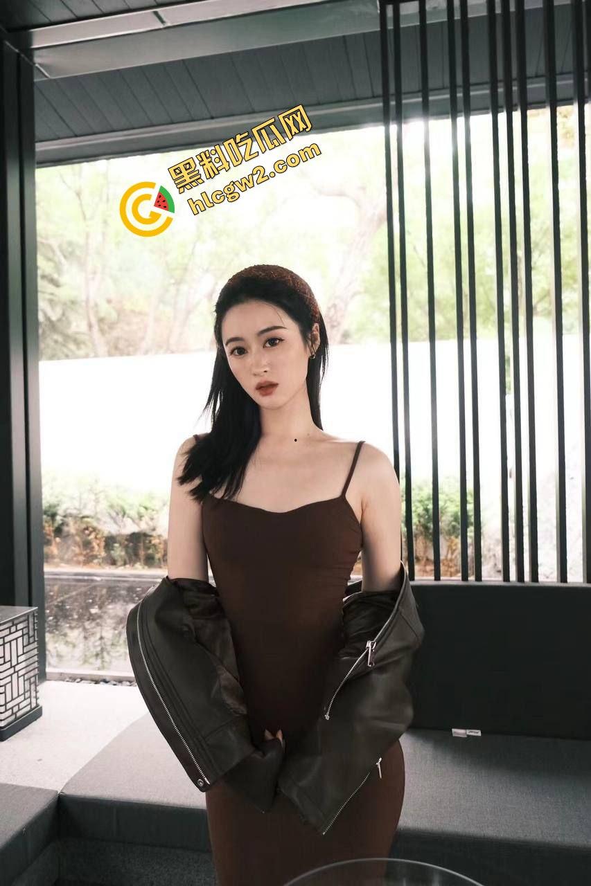 贵州反差婊精神小妹『黄巧』绿男友找单男玩3P 前男友加回骚鸡跪求再给一次！独家流出！-5