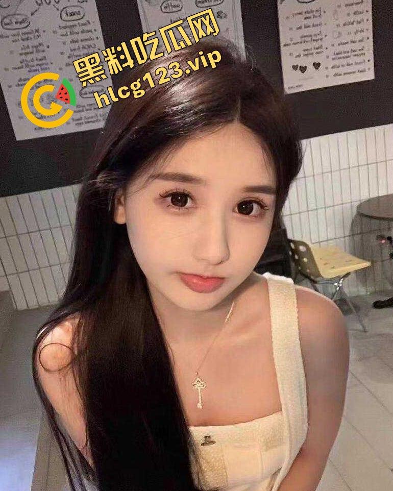 汕头大学黑丝高跟大一学妹被体育生学长狂蹬！男友心疼不敢操，她却被学长后入猛干！-3