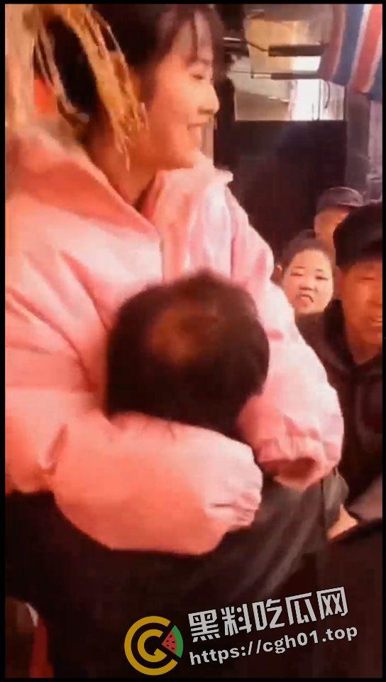 婚闹合集！打人 绑人都是小儿科 现场吃新郎大屌 伴娘奶子都要被捏烂了！-6