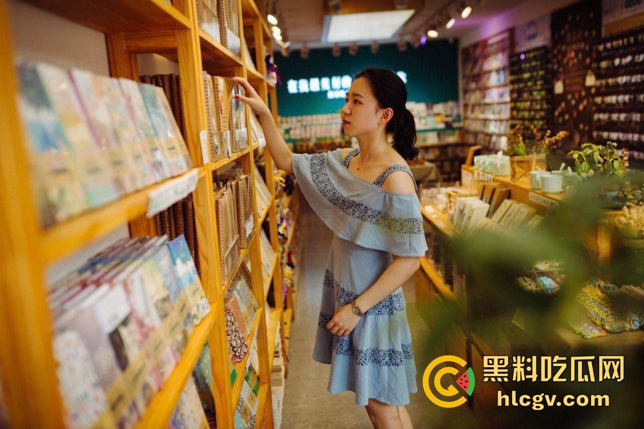 烟台大学毕业生【张岚】清纯外表下的狂野！毕业季拍照私密视频外泄，被男友爆出高潮全过程！-4