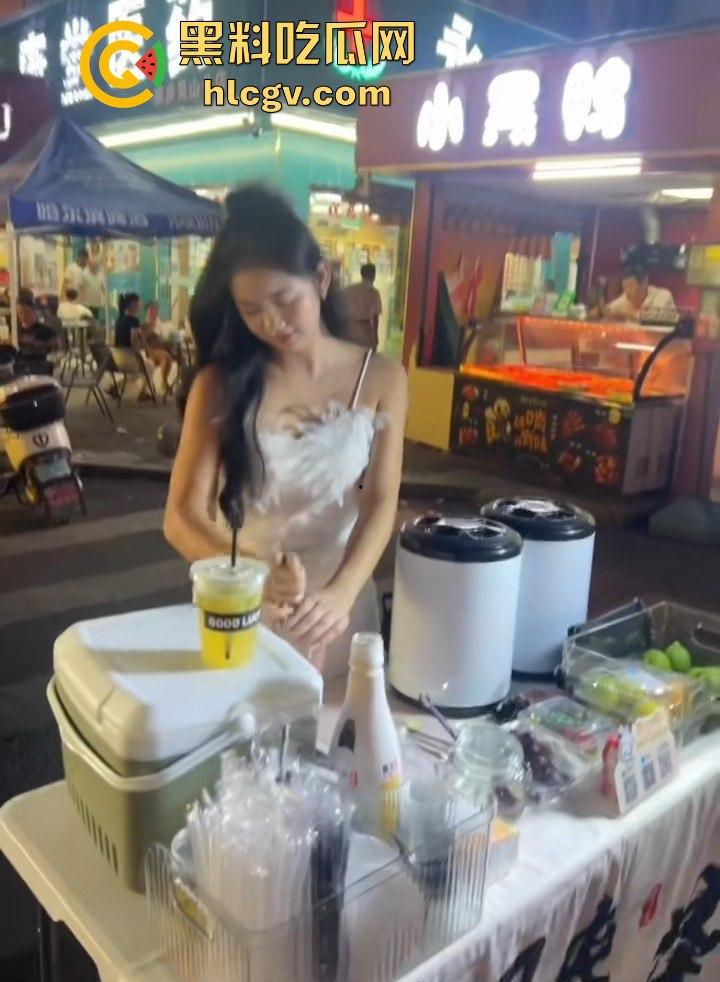 清远抖音小网红【糖糖烧烤地摊造】现场被抓奸，裤子脱光还喊我真的没做！-9