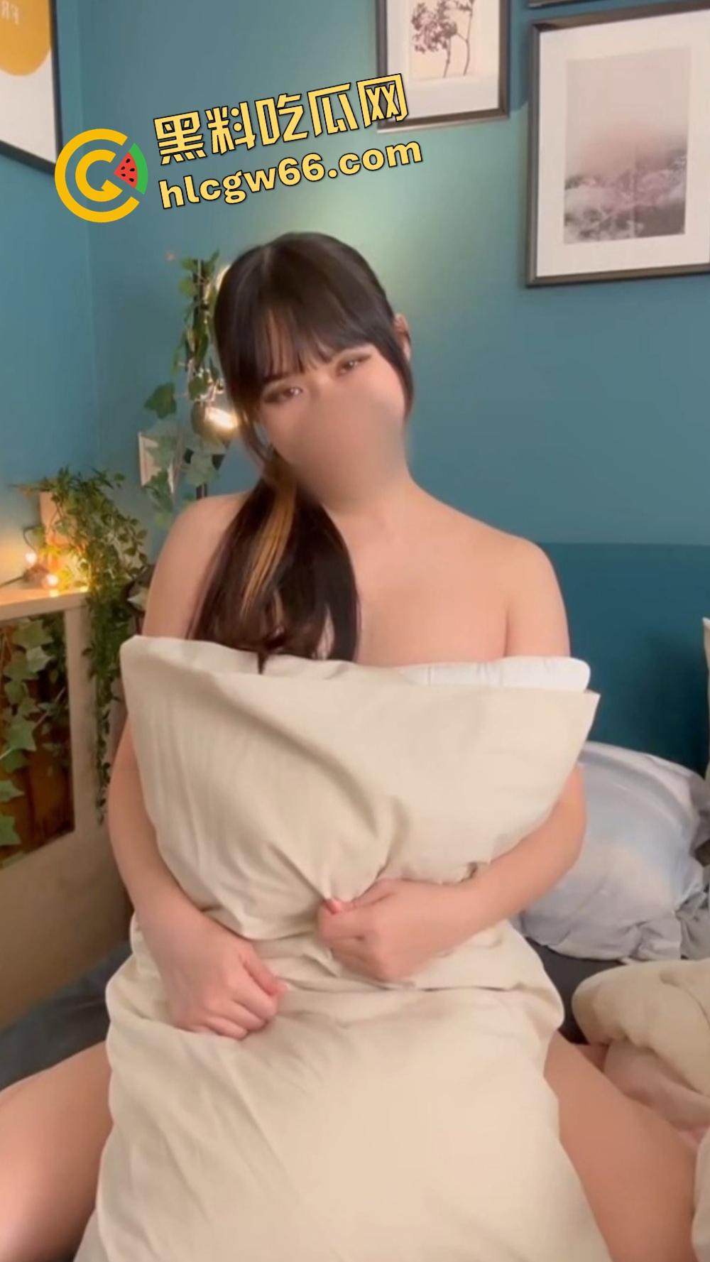 台湾无毛小太妹真他妈骚，露脸被操颜射内射全收，反差婊模式拉满，弯弯这逼吃得太干净了！-5