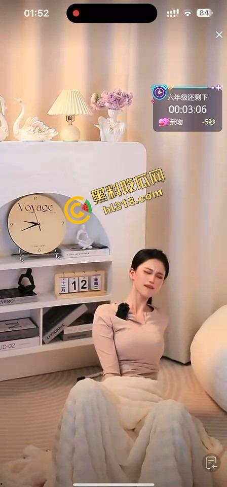 抖音女主播跳蛋十分钟大挑战，毛毯底下裙子塞着疯狂颤抖，直播忍到高潮爽到直喊老公！-6