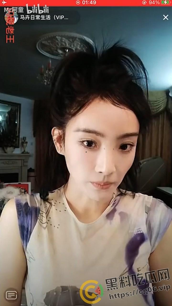 央视主持人【马卉】抖音再次整大活 疯狂擦边 直播的时候给粉丝看奶子照片 难不成想下海？-4
