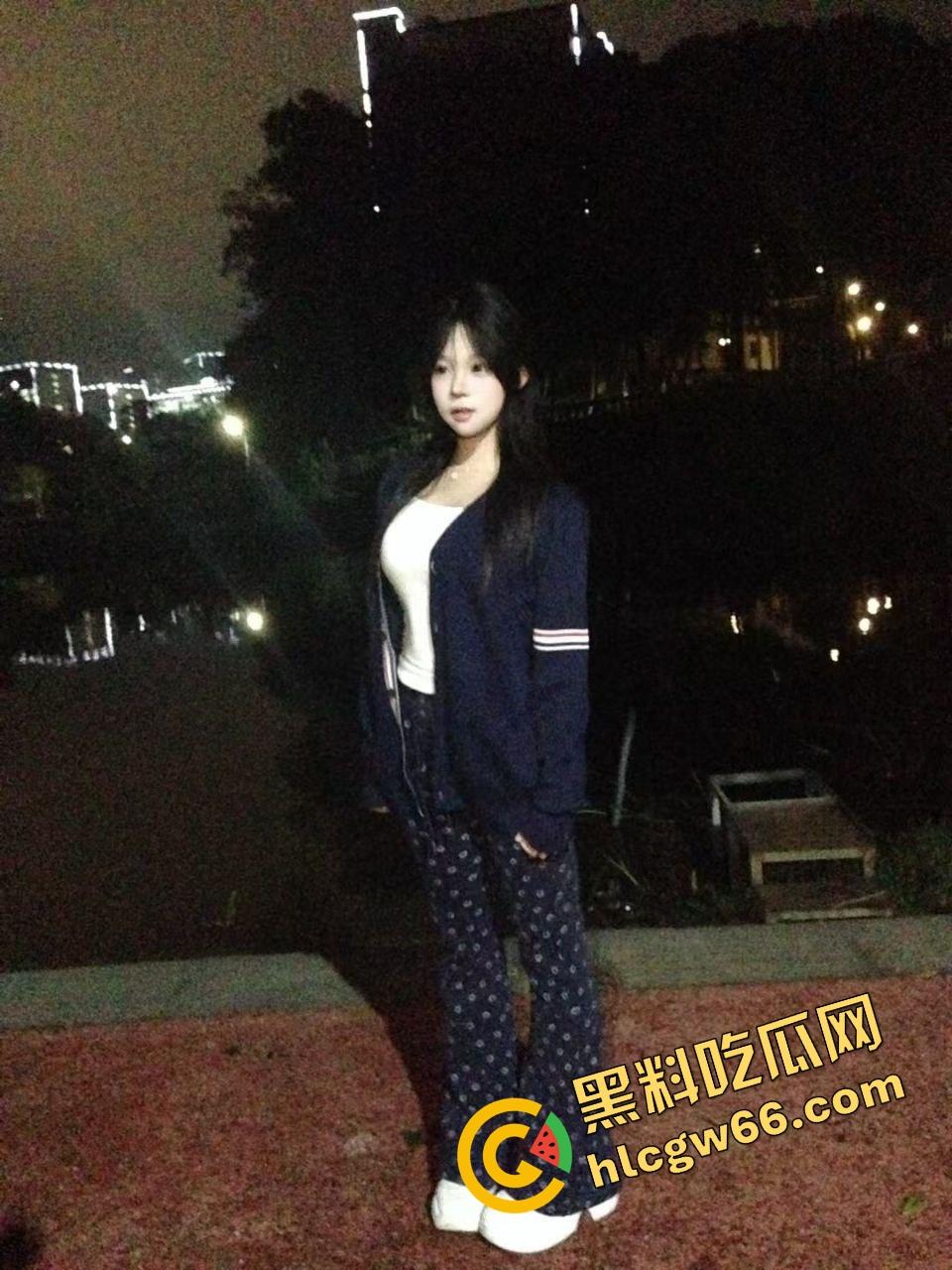 青岛高冷舞蹈老师『刘倪』酒后车震不过瘾,自己撕开黑丝小穴坐上来骑,操完还嘴巴张着要你射脸上!-3