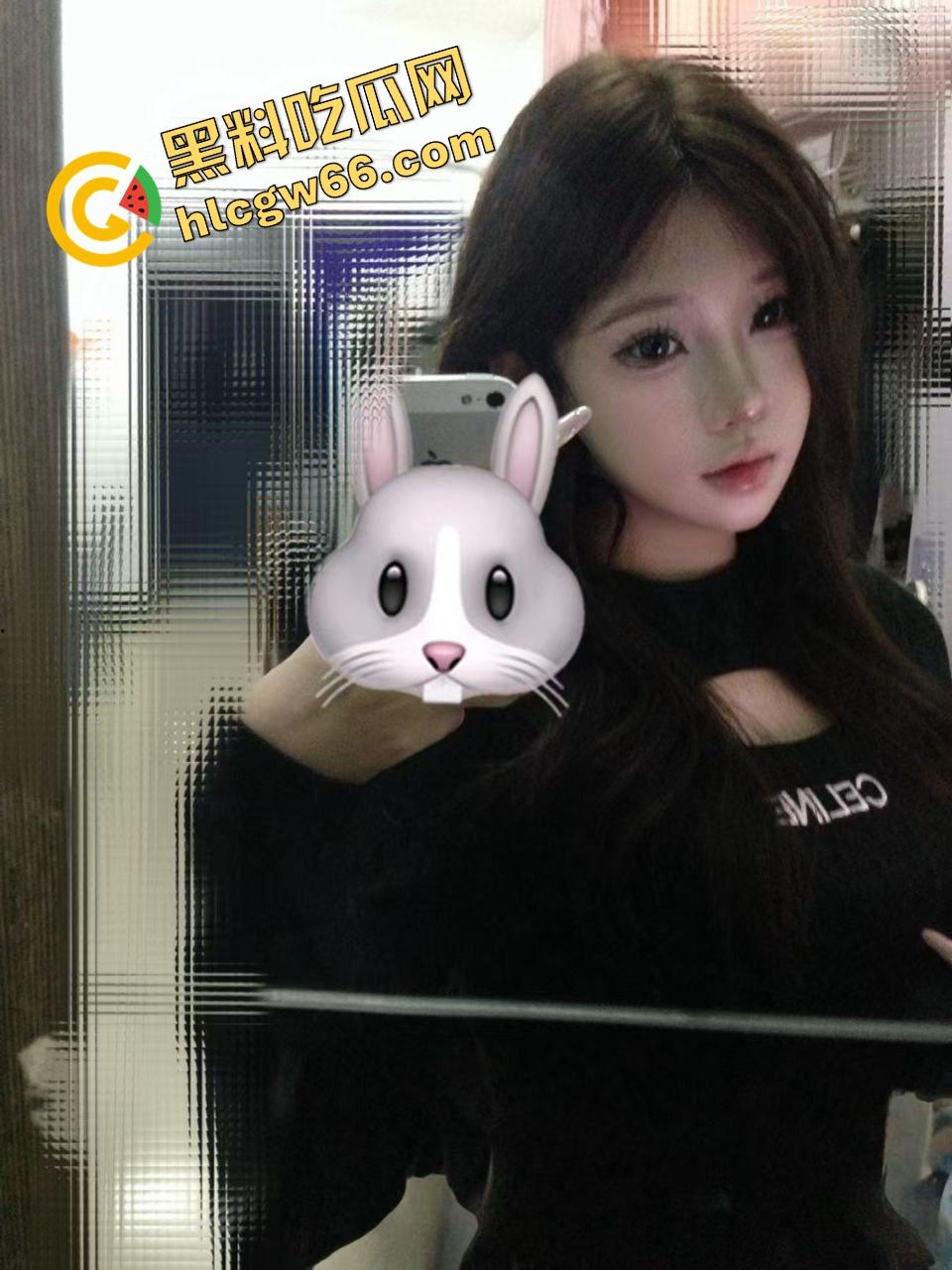 青岛高冷舞蹈老师『刘倪』酒后车震不过瘾,自己撕开黑丝小穴坐上来骑,操完还嘴巴张着要你射脸上!-6