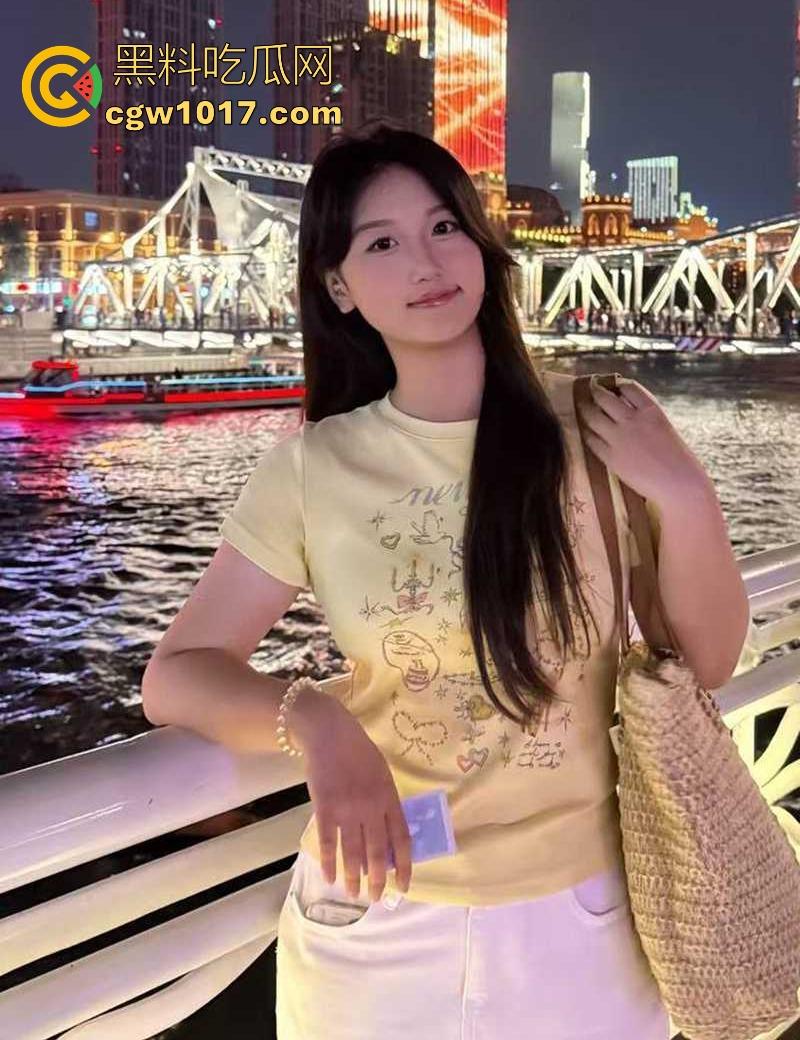 安徽工商学院反差婊【李梦瑶】约炮成瘾,擅长口交深喉,最爱无套内射,跟学长约炮录露脸吸吮挨操淫片,直接骑乘!-4