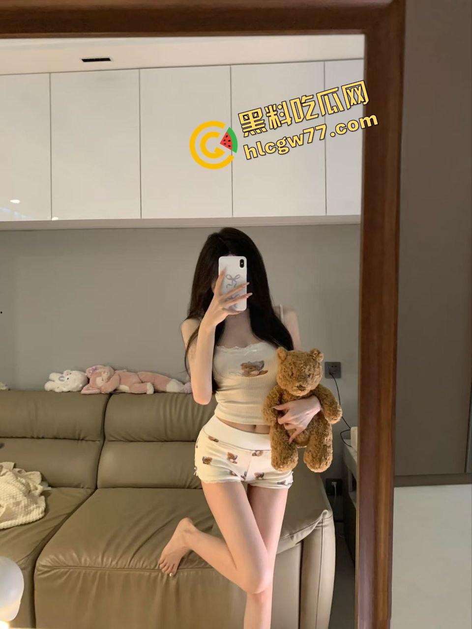 安徽金贸大学大三学妹【李娜娜】为买LV忍肛门塞茄子,菊花肿成肉沫茄子,转头装纯骗接盘侠要彩礼!-4