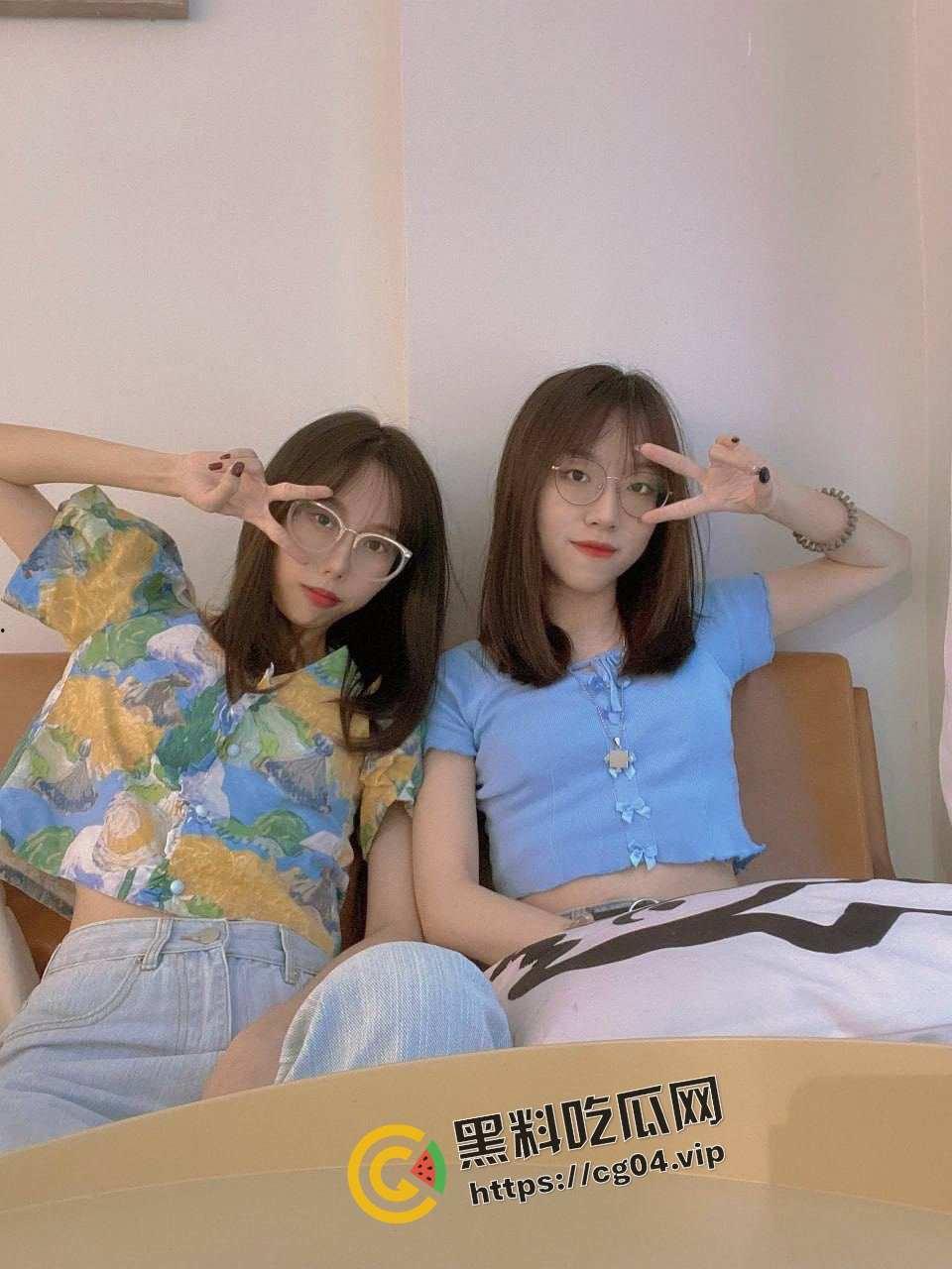 成都大学生【谢询】 喜欢肛交群p 背着男友一女站四男 三洞全开 小小的身体 大大的能量-2