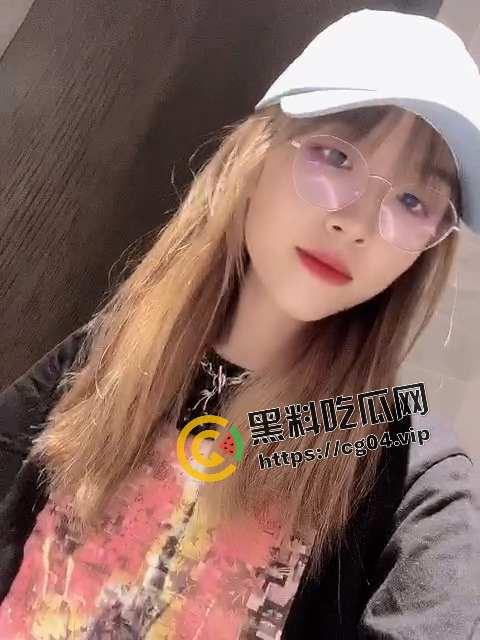 成都大学生【谢询】 喜欢肛交群p 背着男友一女站四男 三洞全开 小小的身体 大大的能量-5