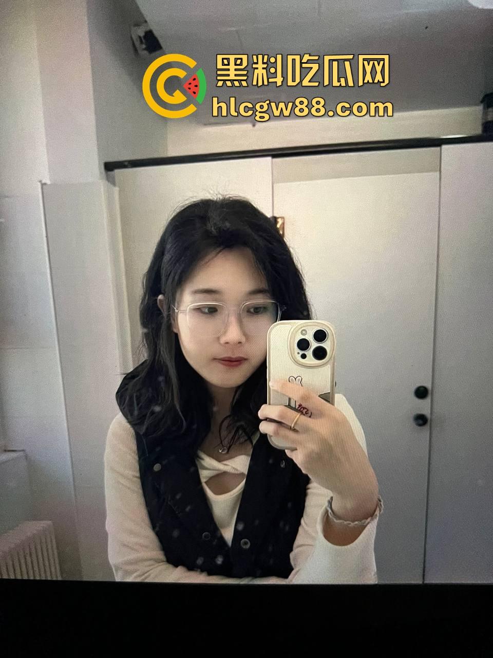 陕西渭南师范学院 陈小雨 背着男友出轨还惨遭炮友曝光 现在是全校出了名的肉便器!-1