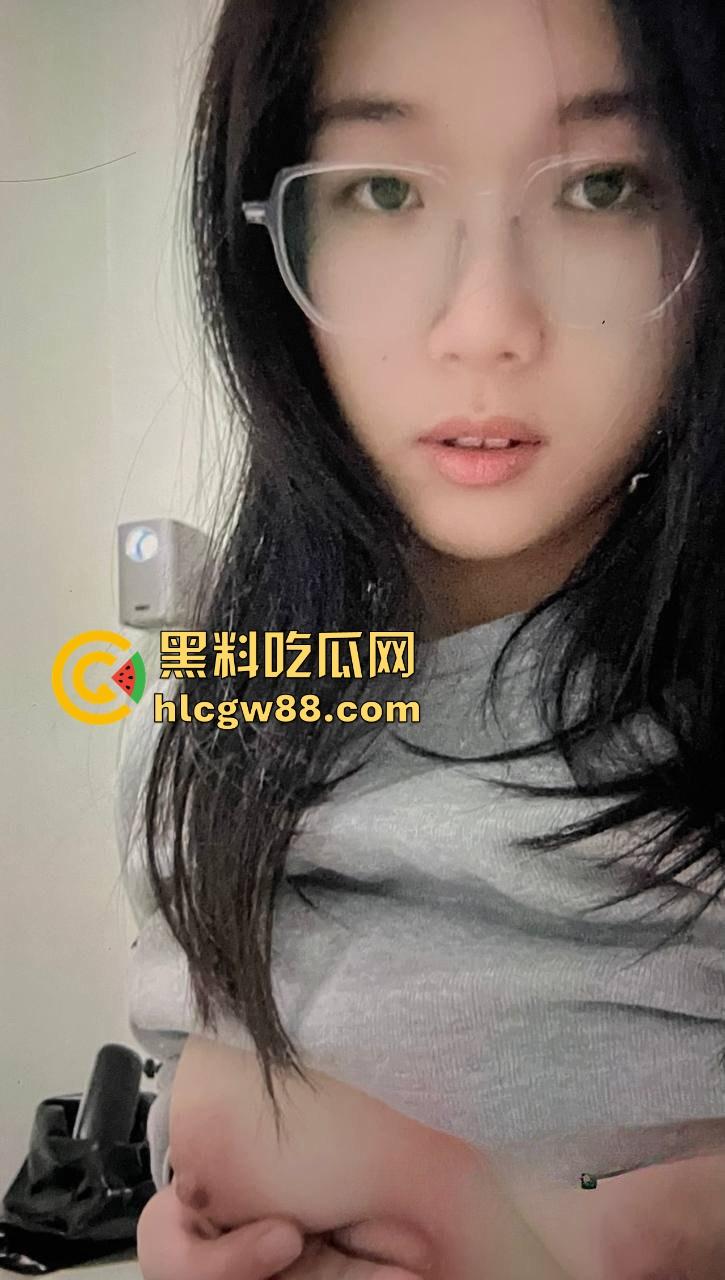 陕西渭南师范学院 陈小雨 背着男友出轨还惨遭炮友曝光 现在是全校出了名的肉便器!-6