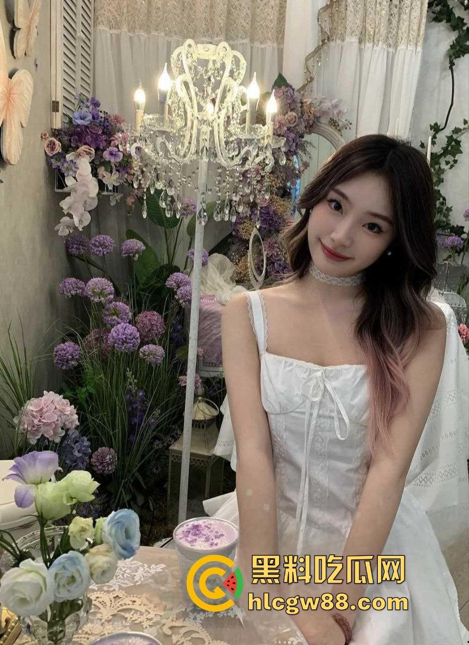 陕西小清新【孙怡】绿茶本性暴露,异地恋男友奋笔疾书,她却在炮友胯下爽到失神,球衣被撩起后入猛干!-5