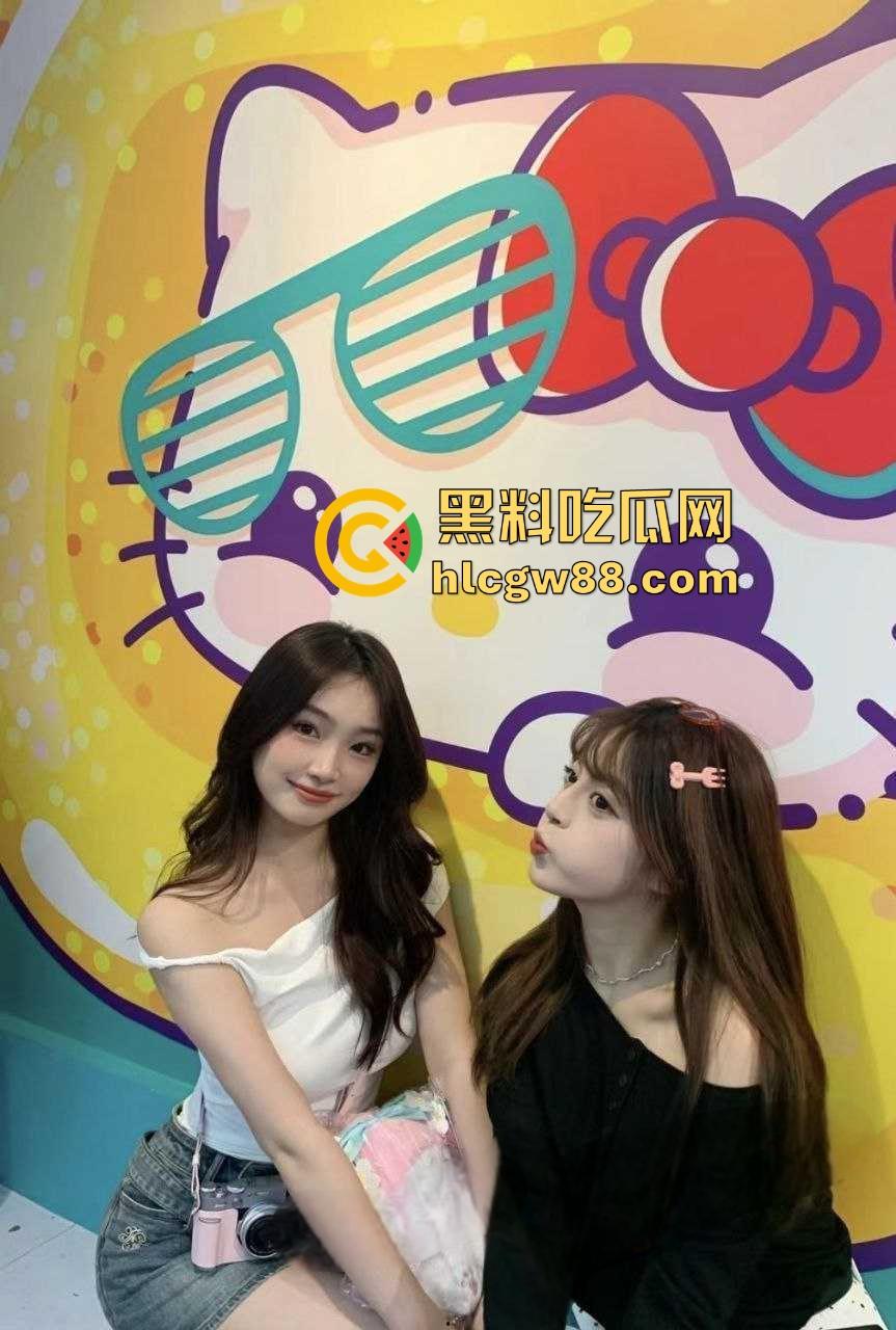 陕西小清新【孙怡】绿茶本性暴露,异地恋男友奋笔疾书,她却在炮友胯下爽到失神,球衣被撩起后入猛干!-11