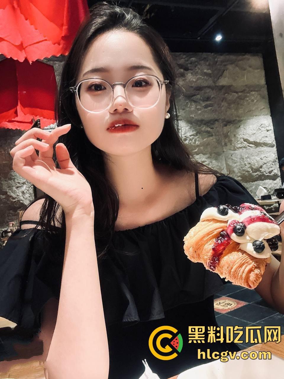 天津外国语大学大四学姐【韩雪珃】做爱视频意外流出!黑丝吃鸡巴画面疯传校园,毕业前的爆炸性丑闻!-6