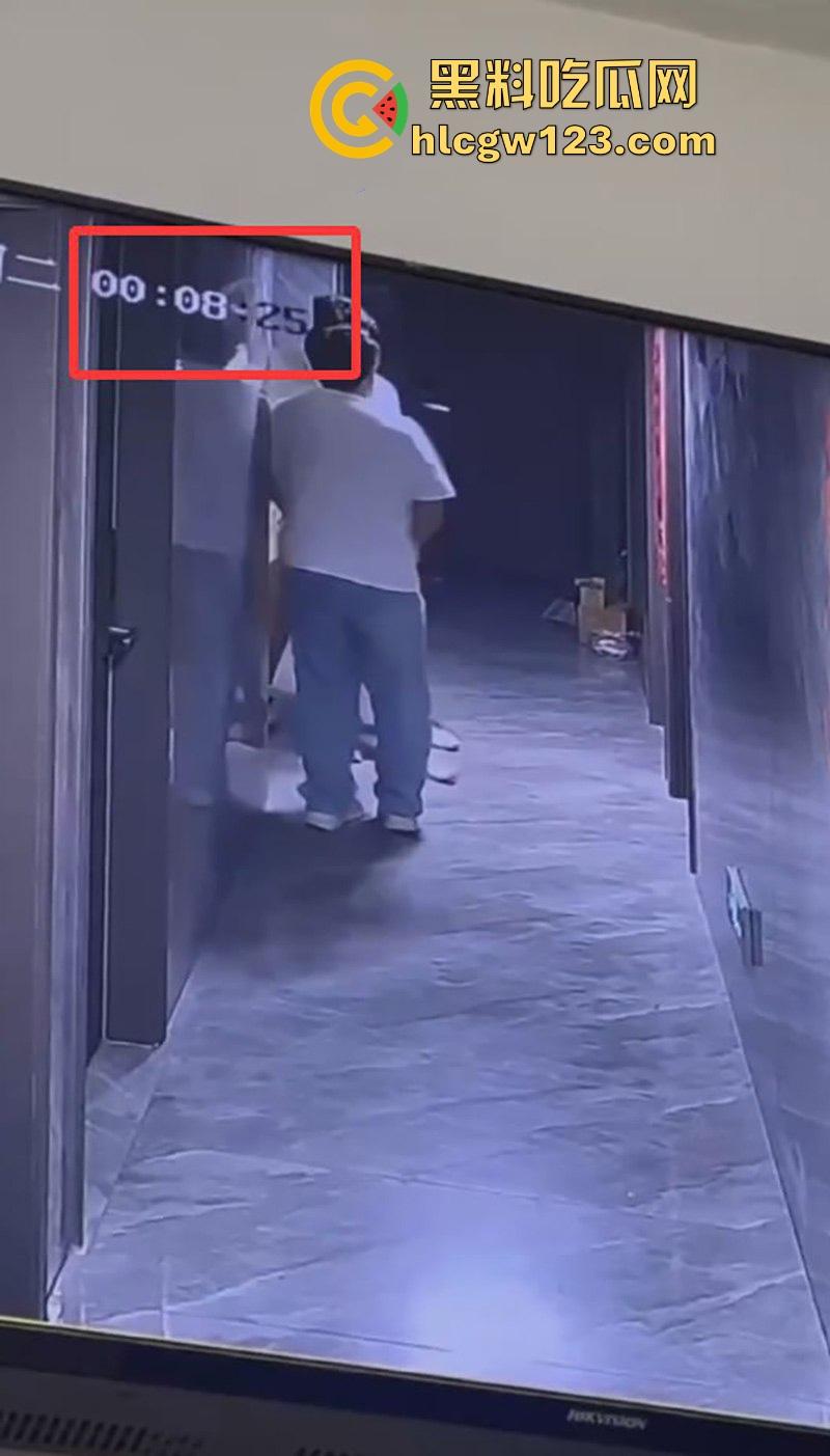 美女520当晚酒醉被两名男子捡尸 强行拖入酒店房间 轮奸2小时酒醒后才被救出 最终两人被拘!-4