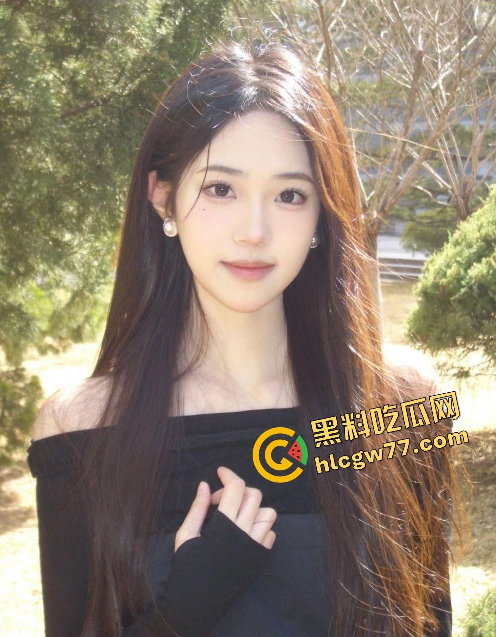 重庆女神学姐『李香』被富二代当玩具轮操，自慰成瘾下体红肿，每晚潮喷三次才睡得着！-2