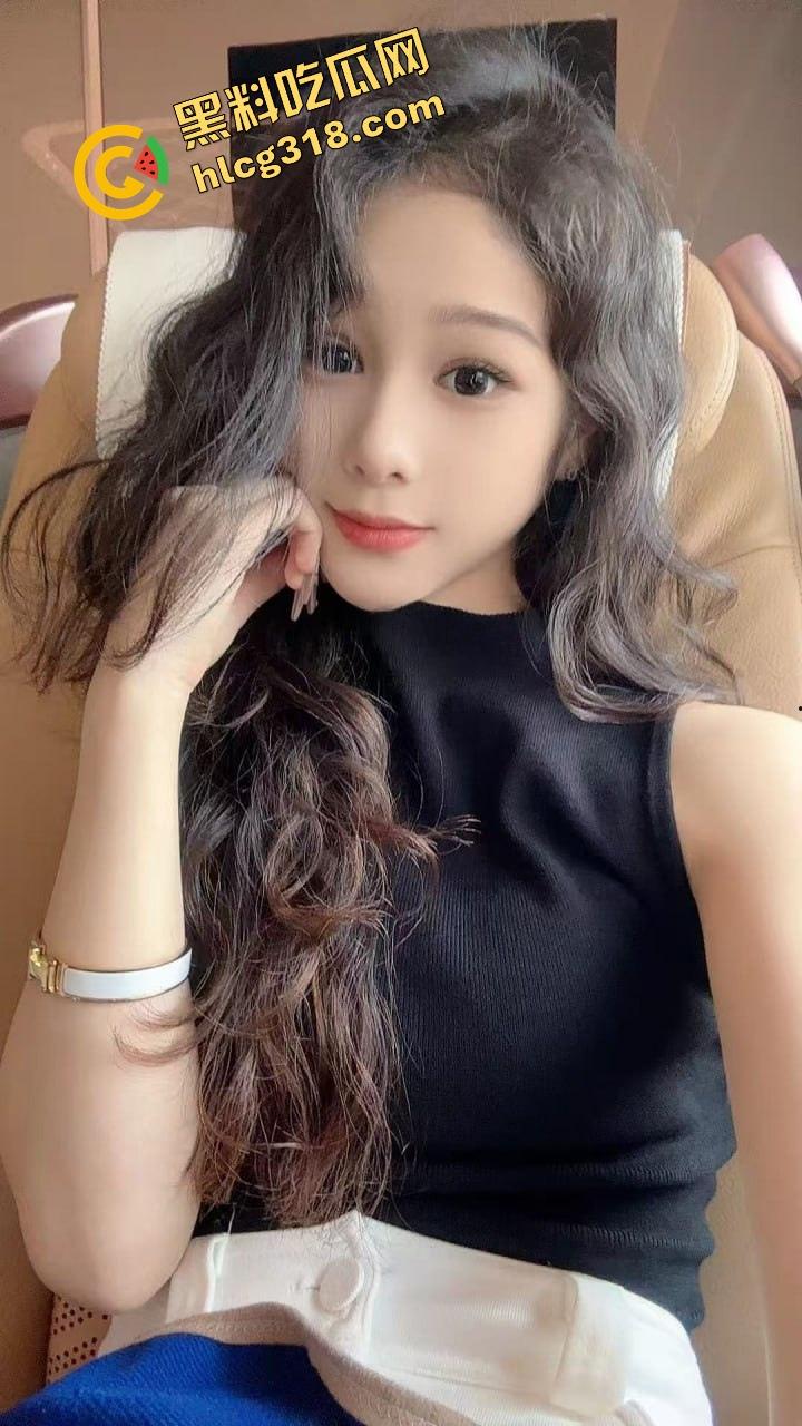 大奶邻居红色内衣辣秀骚姿,白天就撅屁股贴窗露奶,究竟是拍给老公还是干爹?光看这劲头床上得干疯了!-5