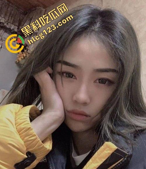 江苏化妆品公司财务员钱思思酒店偷欢！黑丝玉足被物流男同事无套抽插姿势百变！-1