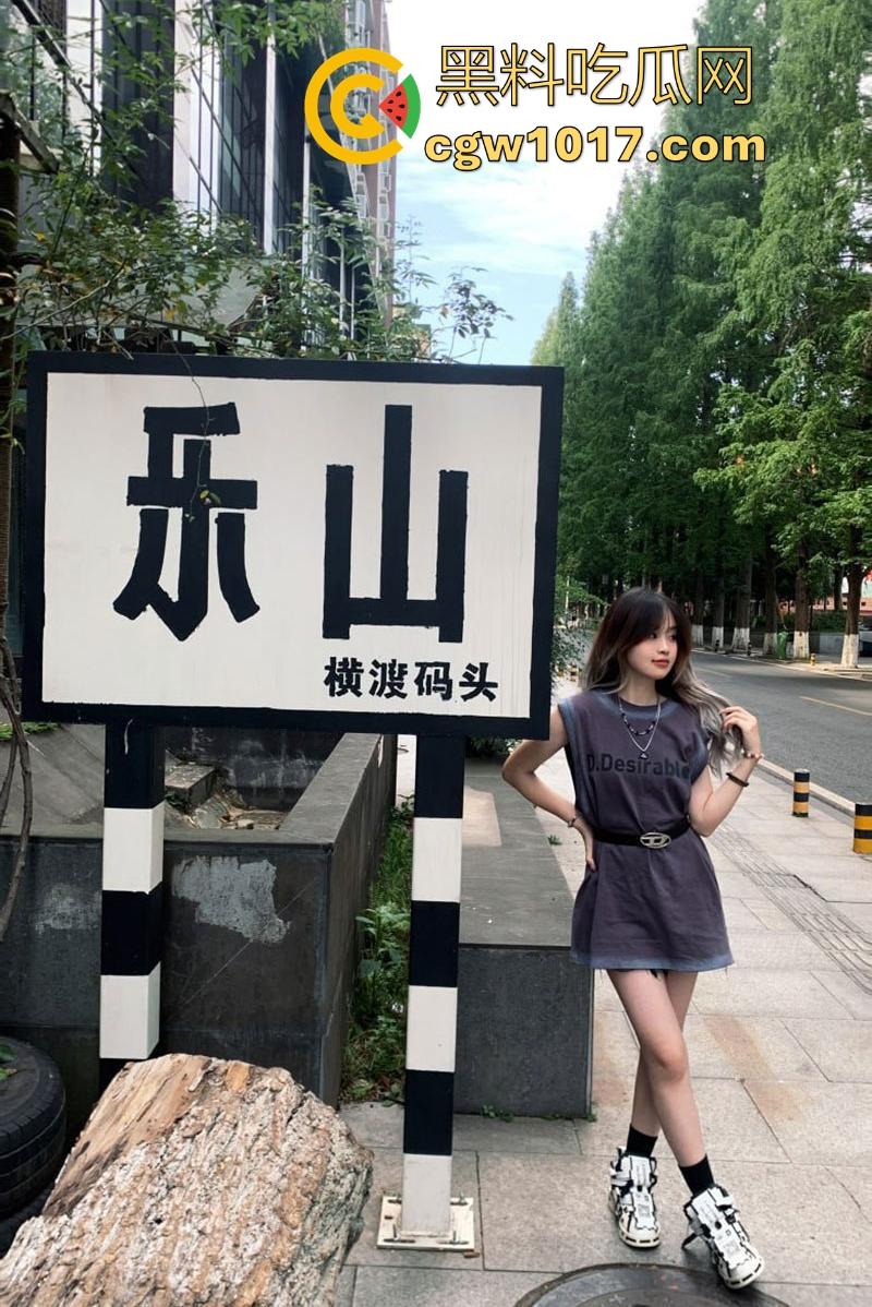 南京航空大学清纯学姐【刘希然】曾经的乖乖女如今套着项圈,骚穴被塞满精液,变成摇臀求操的小母狗!-1