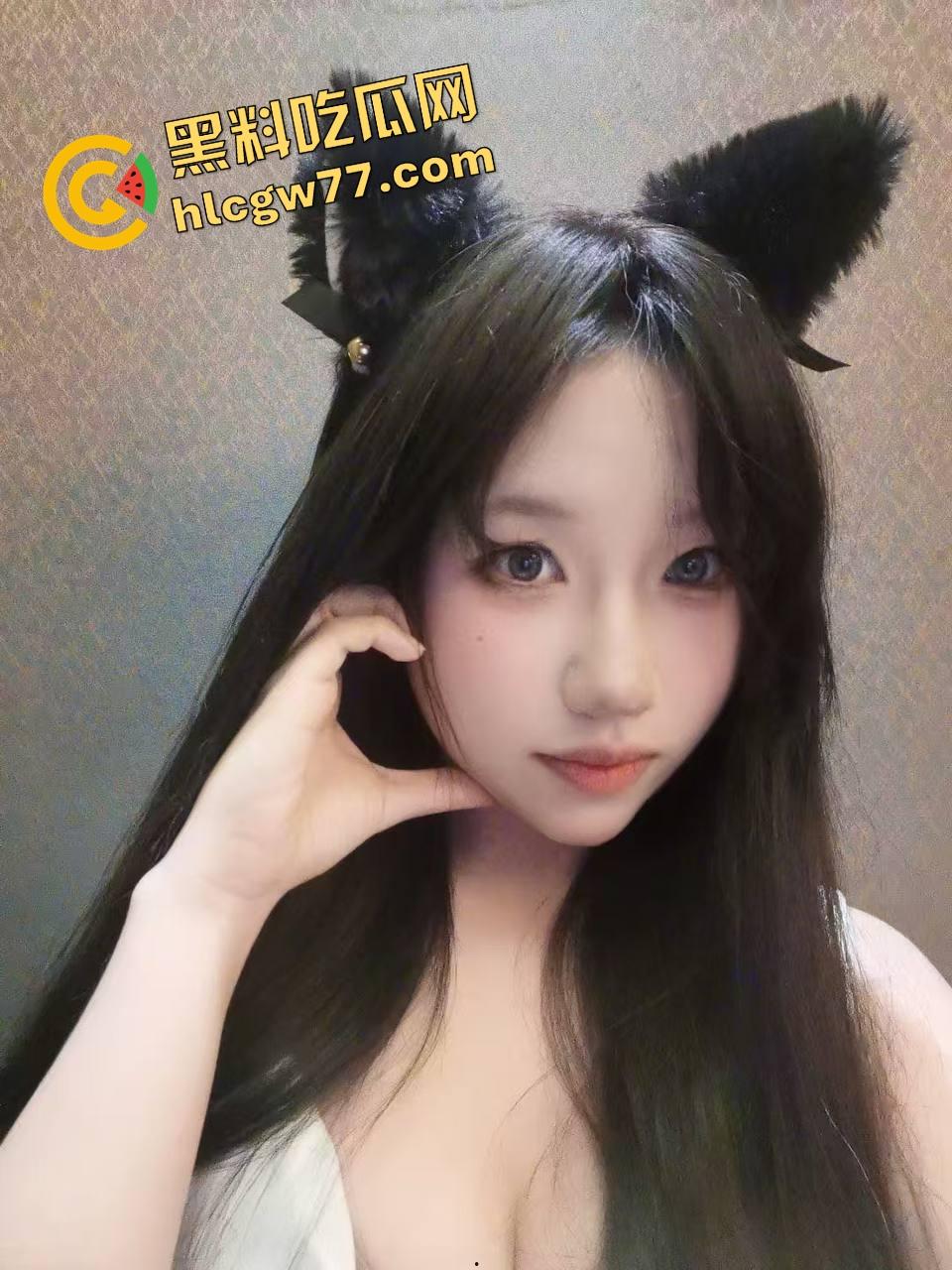 山东小骚妹玩拍片play,明明嘴上喊别拍,结果插进去自己夹着不让拔,还自己对镜头喊哥哥射脸上!-3