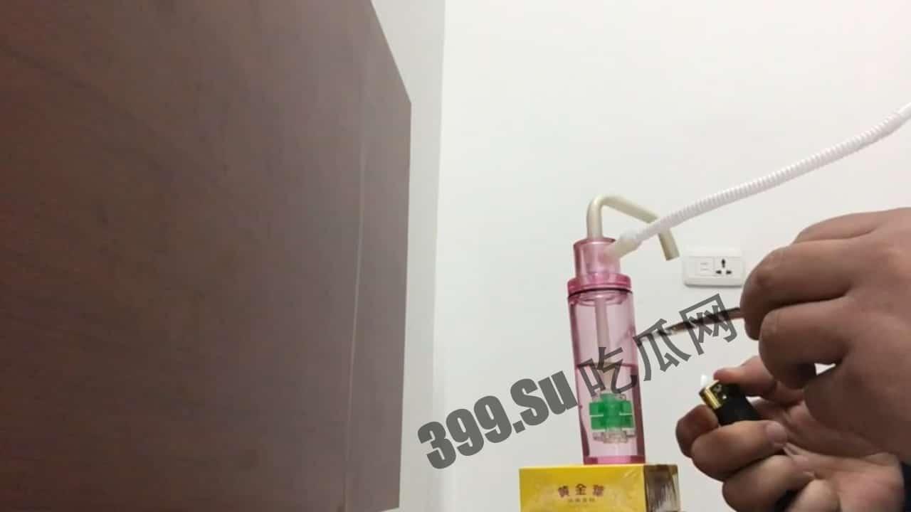 #泄密流出 #毒圈乱象 假大款用吸食 #冰毒麻古 控制几位美女少妇做性奴炮友,边吸边做爱-1