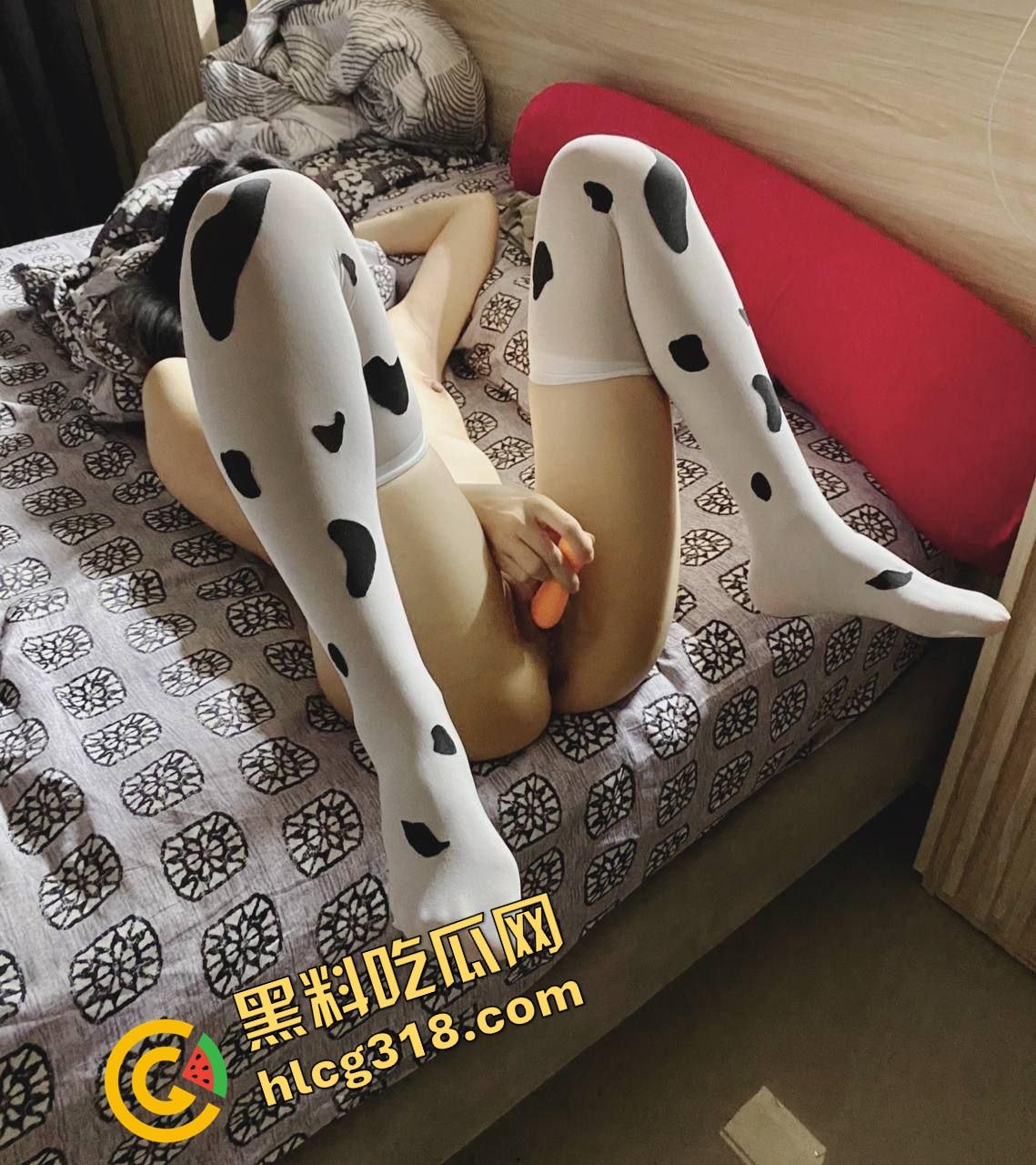 台妹无套内射口爆肛塞都会,牛奶袜一穿逼都骚出奶味,角色扮演玩到连自己是谁都忘了,天生就是被操的料!-9