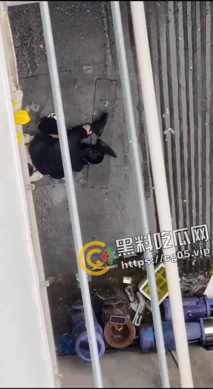 马鞍山职业技术学院 小情侣大白天就在女生宿舍楼下打野战 旺盛的荷尔蒙按耐不住-4