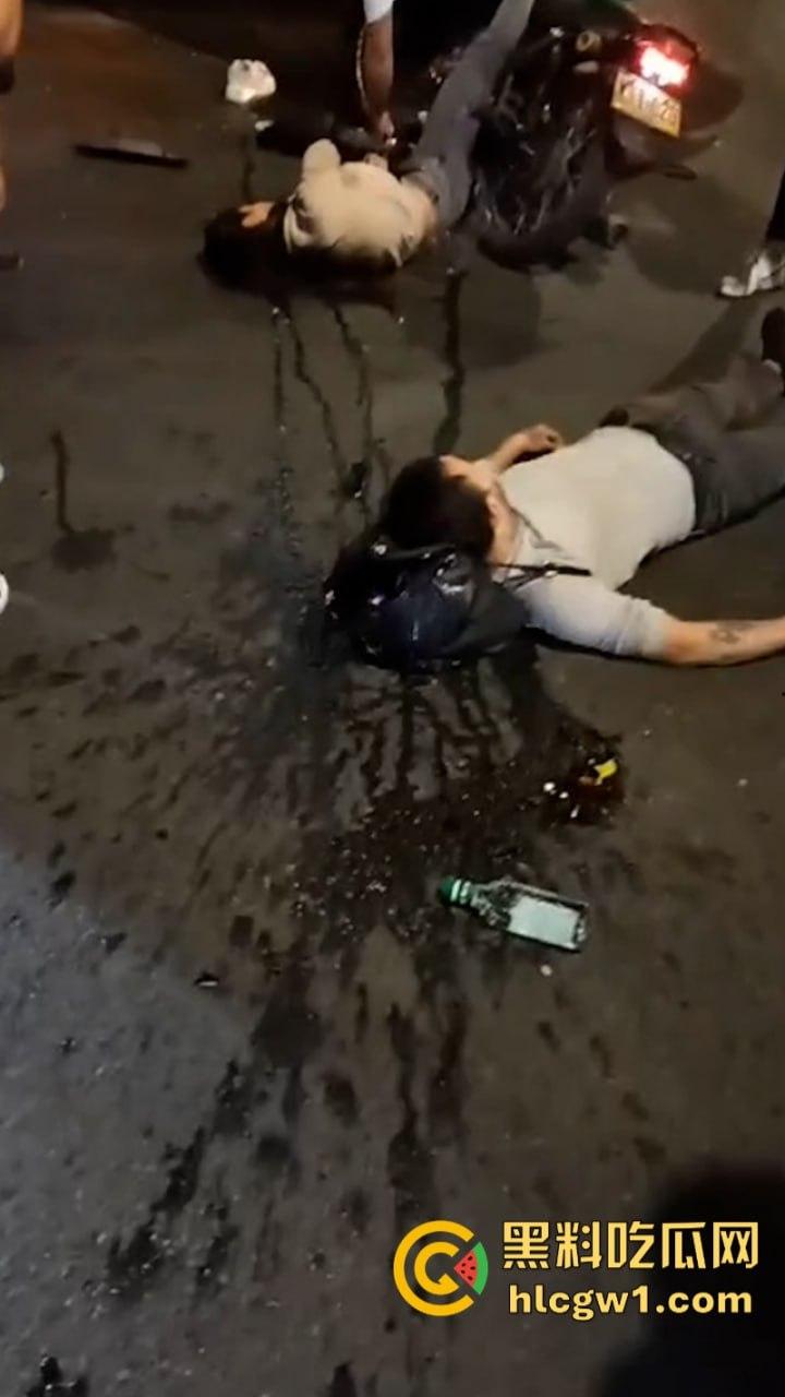 血腥慎点!老外街头飙车撞上公交当场暴毙 无码现场视频流出满地脑浆-6