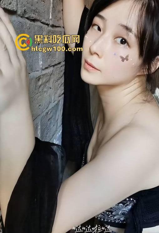 快手极品巨乳美女网红【雪晶】不雅视频流出，自慰私拍巨乳女上乘骑令人窒息。-18