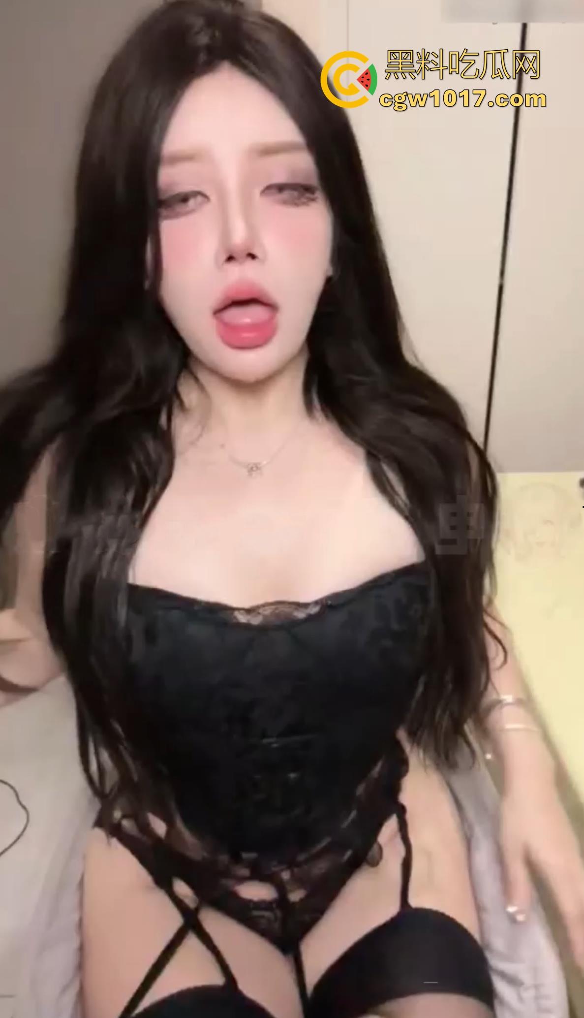 抖音高颜值魅魔【喵酱崽】大尺度私拍曝光,阿黑颜盯射眼神勾魂拉丝,玉乳娇艳欲滴自慰,充满了对精液的渴望!-2