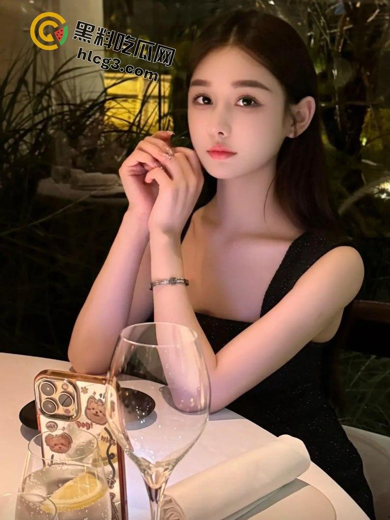 抖音巨乳安吉拉猪猪无内真空直播!西瓜般的大奶子故意漏点引爆全网-9