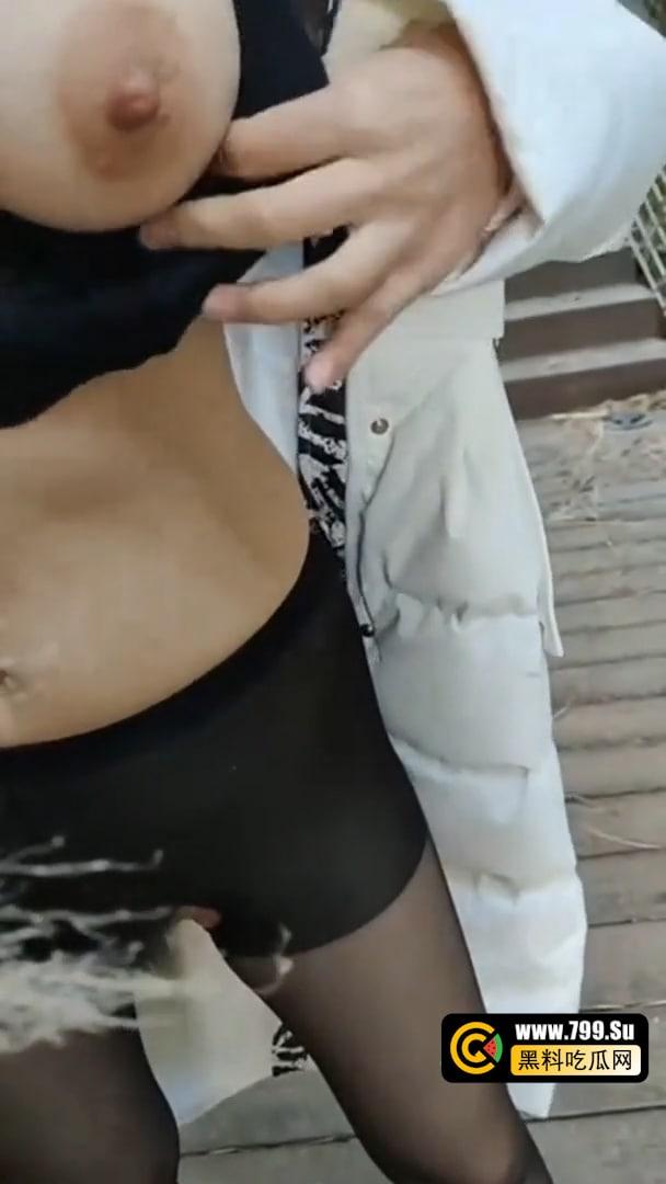 乱伦大神虐操喷水嫂子新作 大哥出门买年货 我偷约嫂子公园露出口射 后入干喷水-2