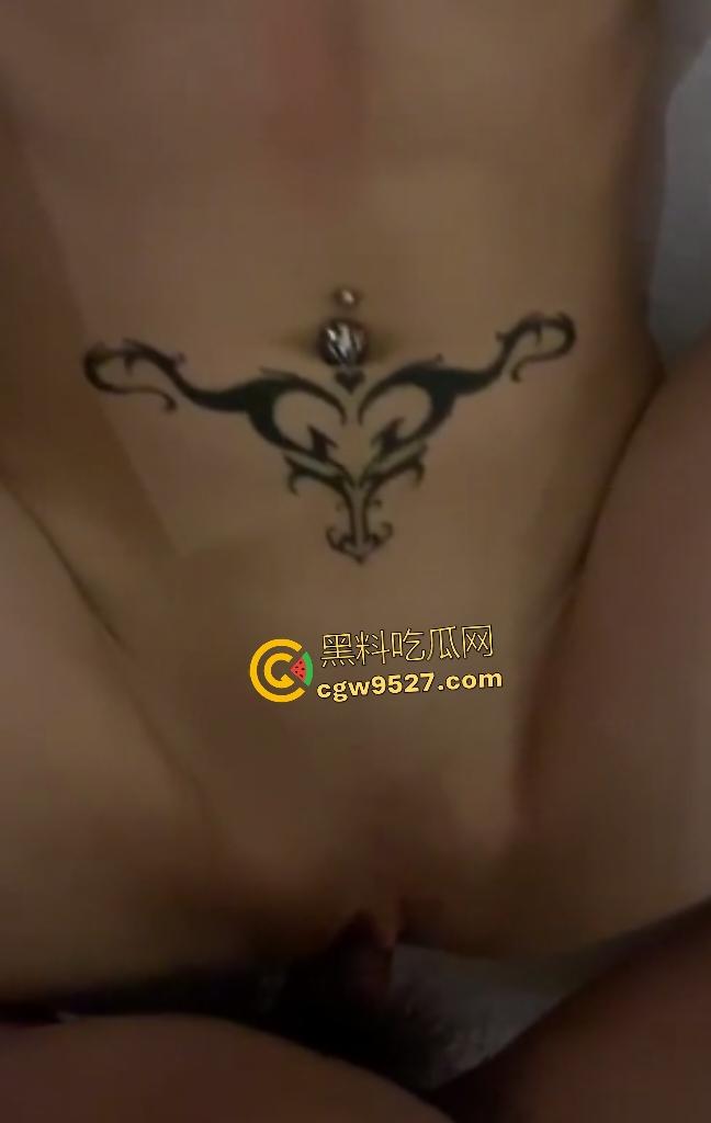 反差母狗【黄乔欣】被金主调教成淫奴!清纯脸蛋竟带上狗链,口交完后还嗦金主的脚趾,真香!-5