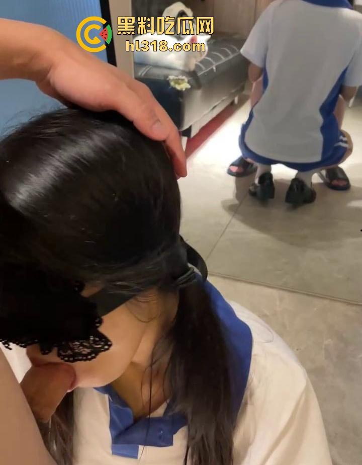 爆操刚放学回来的乖女儿,甜美笑容下暗藏骚浪本性,客厅主动跪舔,撅臀迎合大棒,操到喷水!-9