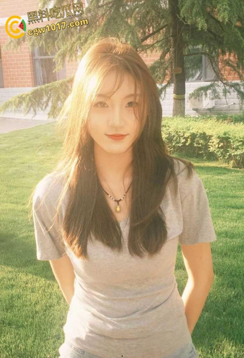 河北科技职院【李圣依】，发私拍为男友撸管助兴，揉捏大奶秀剃毛小穴，插肛塞自慰淫水音撩耳！-2