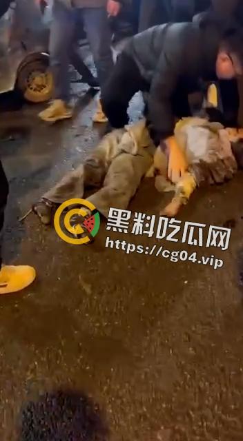 热瓜速递!12月13日晚四川资阳安岳县公车事故现场画面 多名学生和家长受伤 医院正在抢救 伤亡暂未公布-5