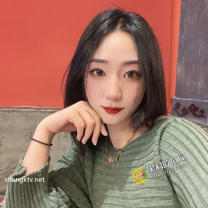 顶级反差婊曝光流出【苗芳】 邻家御姐风 高挑丰满得身材 气质极佳 海量骚鸡自拍照60P+14分钟性爱合集-36