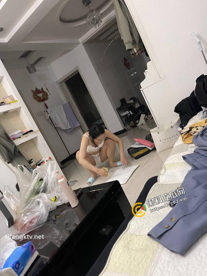 顶级反差婊曝光流出【苗芳】 邻家御姐风 高挑丰满得身材 气质极佳 海量骚鸡自拍照60P+14分钟性爱合集-43