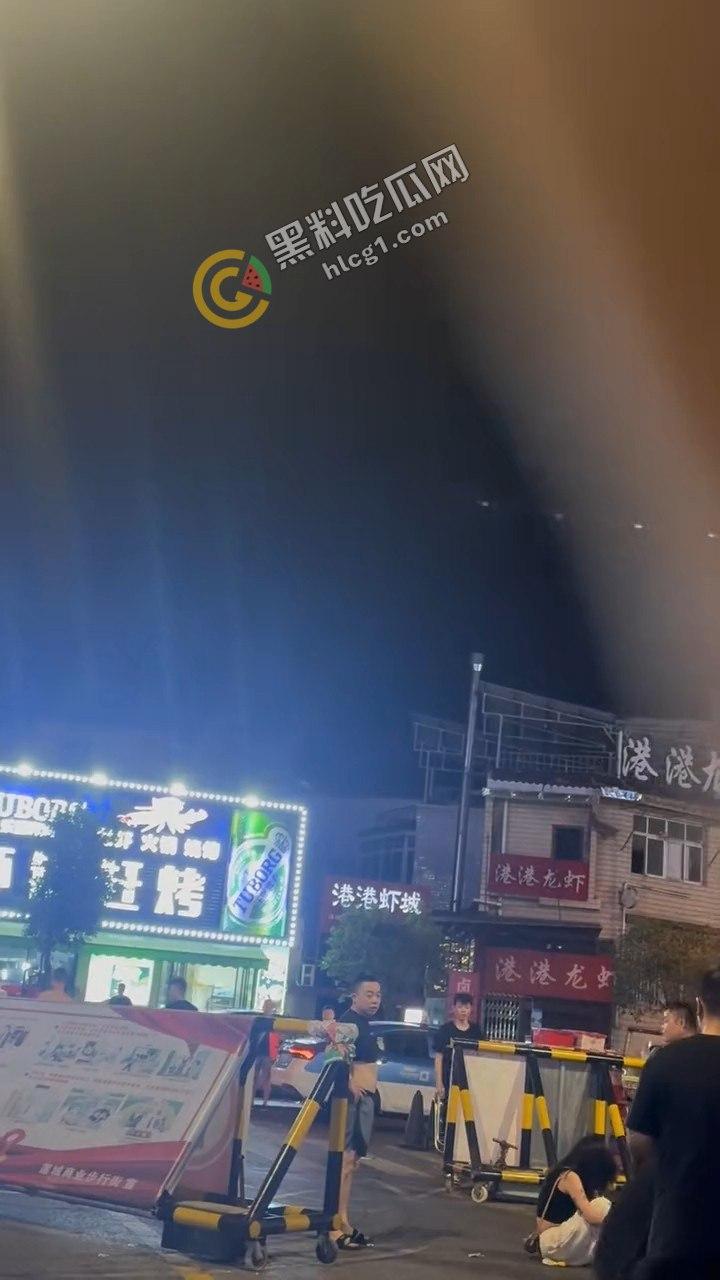 湘潭市岳塘区步行街群殴惊现！“湘潭最猛电动车”引爆街头斗殴，路人纷纷化身吃瓜群众-2