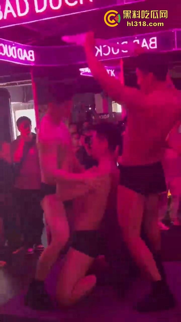重庆江北区新开业了一家男士健身房,主打gay佬风,健身猛男教练在线指点,硬肛到底!-5