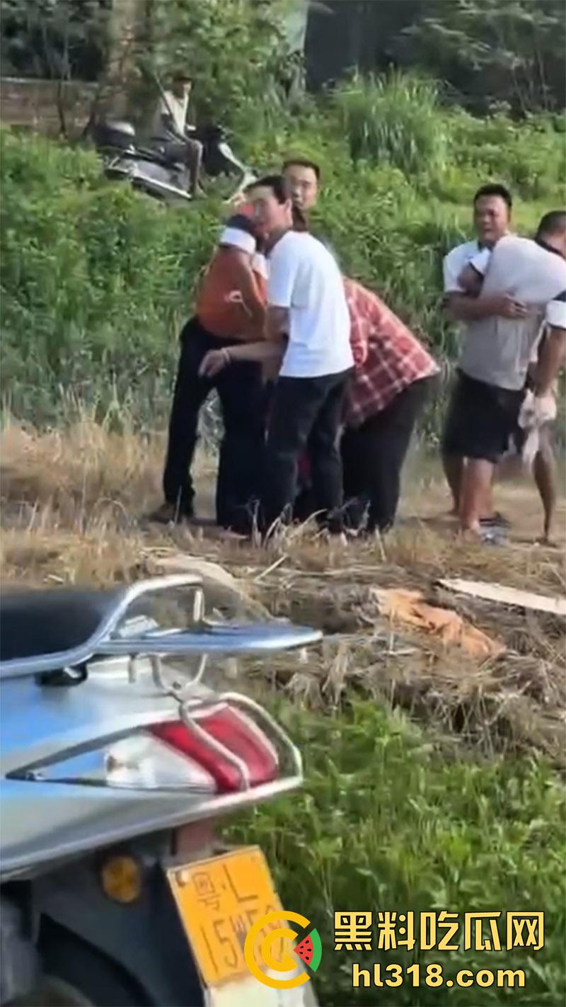 广东惠州恐怖事件，双月湾一女孩独自回家，竟被人尾随后失踪，尸体在河里被发现，疑似是人贩子！-11