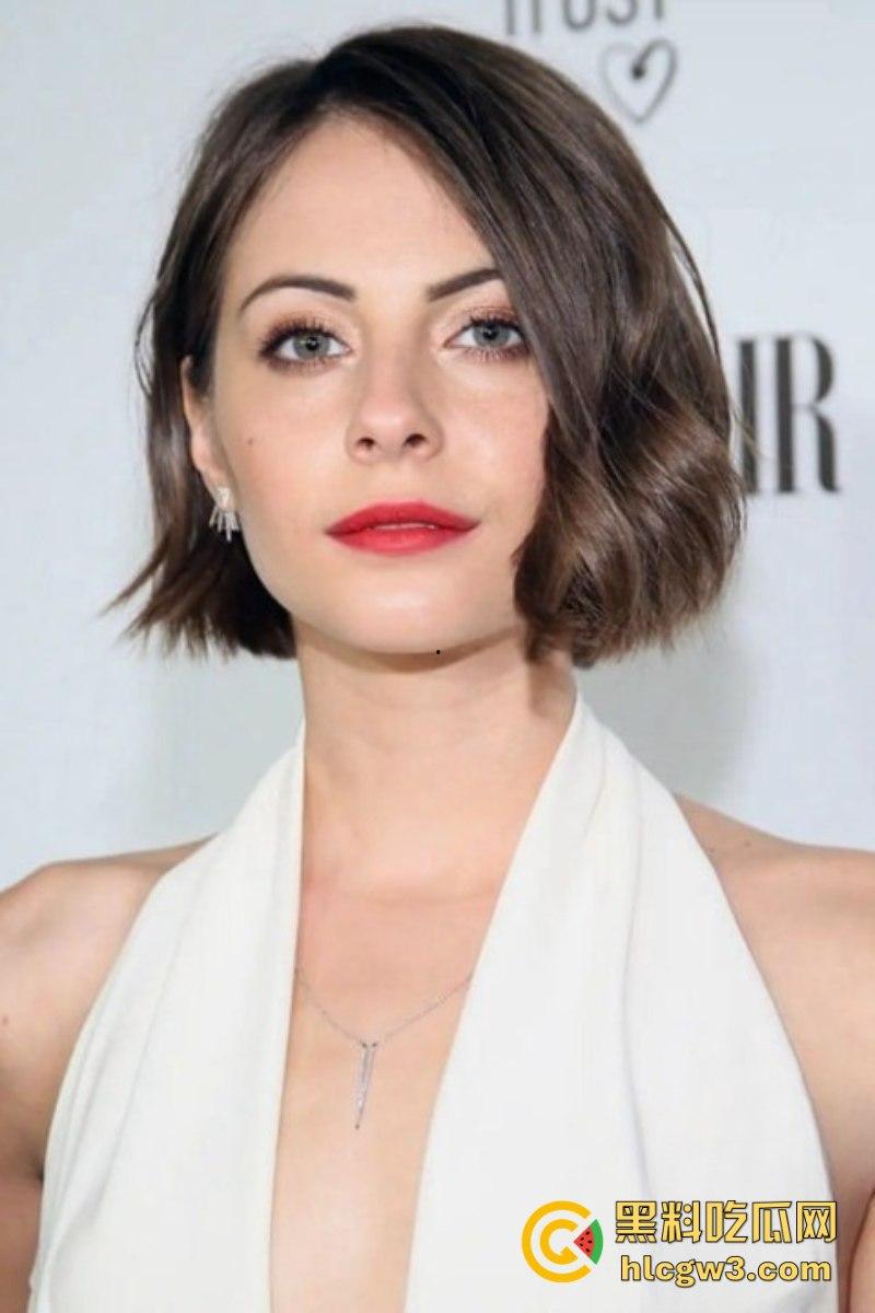 好莱坞艳照门!美国性感女星【薇拉·贺兰德】被男伴按在身下无套疯狂抽插!-3