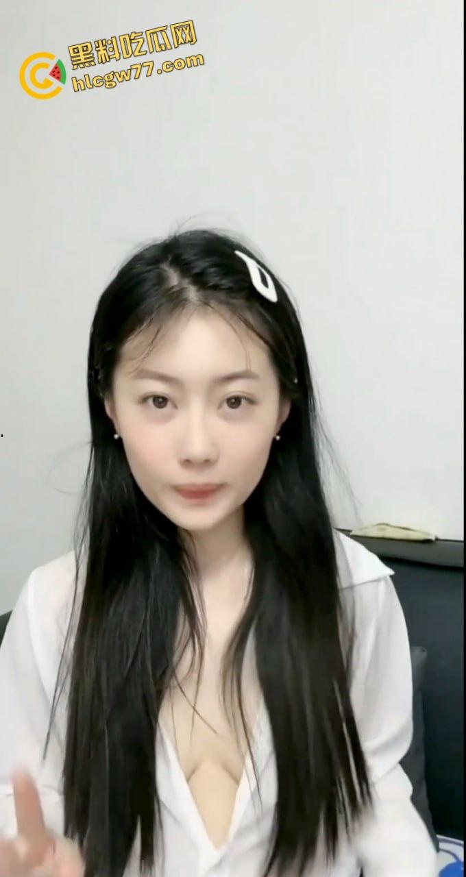 抖音清纯【虾滑】人设大翻车!乖乖女下海当福利姬,娇羞初恋脸秒变撩人尤物,超甜自慰尺度炸裂!-2