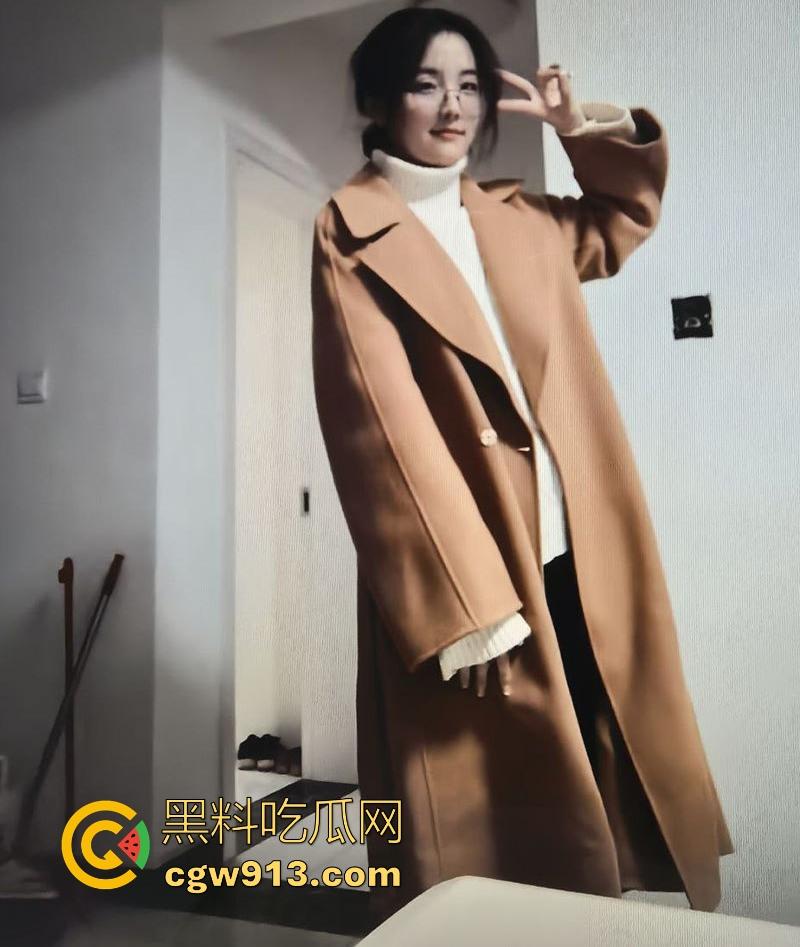 兰州大学极品学妹【林艺菲】化身乖母狗被男友调教,道具挑逗狼牙棒打桩后入,淫荡模样与清纯长相天差地别!-2