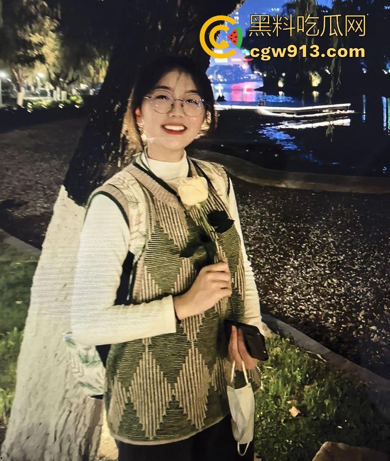 兰州大学极品学妹【林艺菲】化身乖母狗被男友调教,道具挑逗狼牙棒打桩后入,淫荡模样与清纯长相天差地别!-3