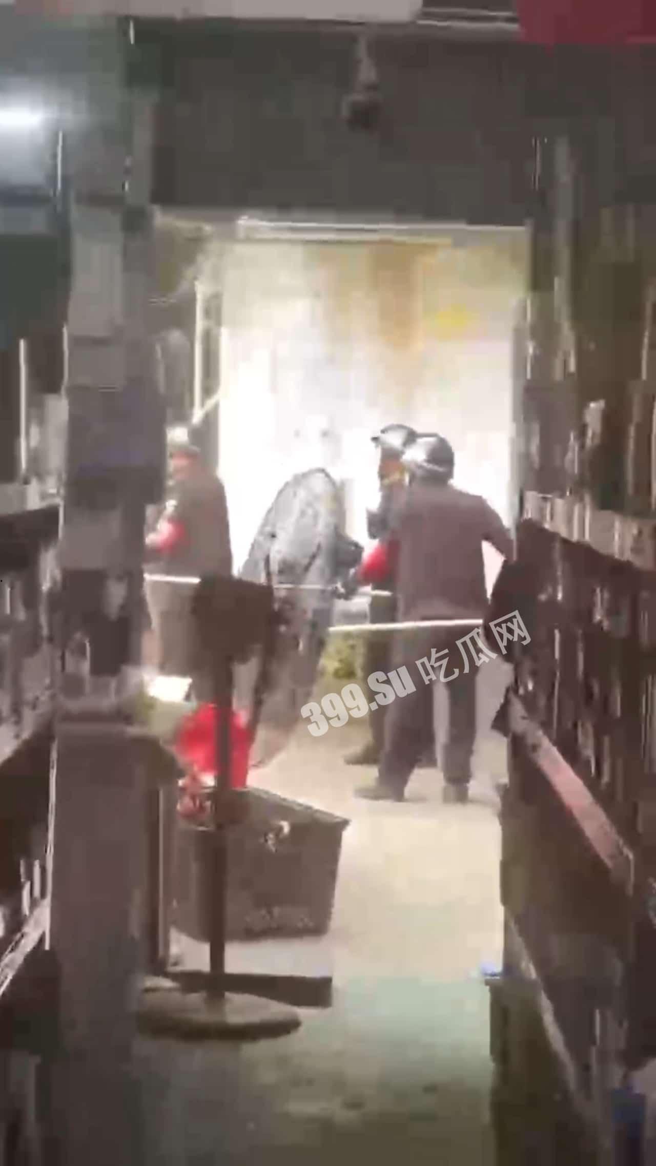 广州华商学院 持刀 #伤人 目前暂不清楚原因-3