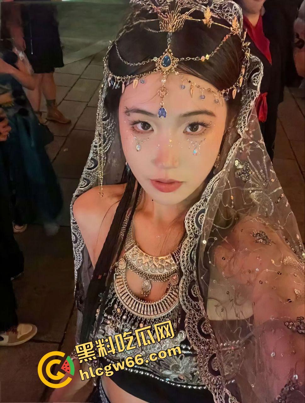 苏州学生妹【赵美凤】商场厕所跪舔被口爆,小嘴操成小穴,拉丝吞精舔根到底,男友在隔间撸到射!-2