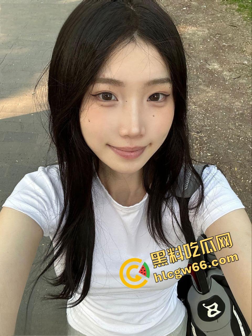 苏州学生妹【赵美凤】商场厕所跪舔被口爆,小嘴操成小穴,拉丝吞精舔根到底,男友在隔间撸到射!-4